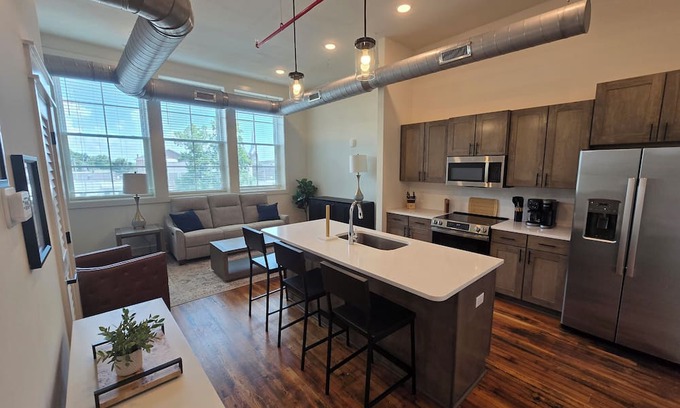 McMinnville Condo | Charming 2BR condo in McMinnville, perfect for families and pets!