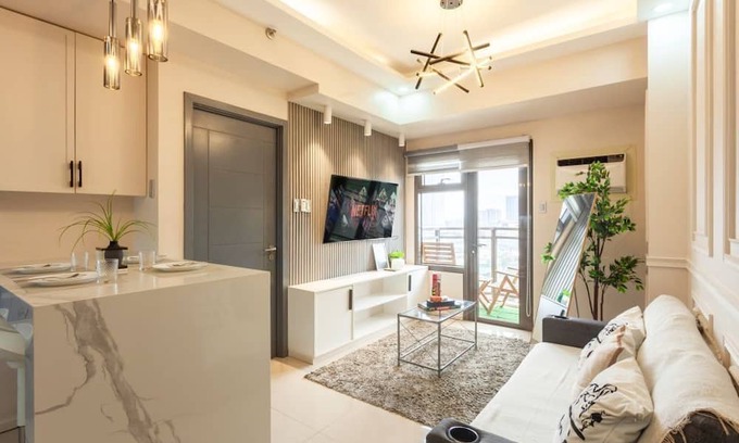 Pasay Condo | 11M LuxeStay @ The Radiance Manila