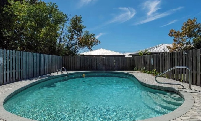 Highland City Apartment | 3-bedroom Poolside Getaway