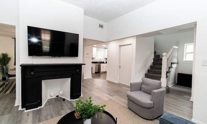 Greenfield House | Prime 5-Bed: Hot Tub, PITT, CMU, Schenley Park