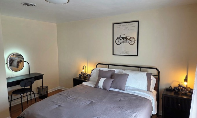 Gurnee House | 2bed/1bath TH - 7min Six Flags, 14min Navy Base