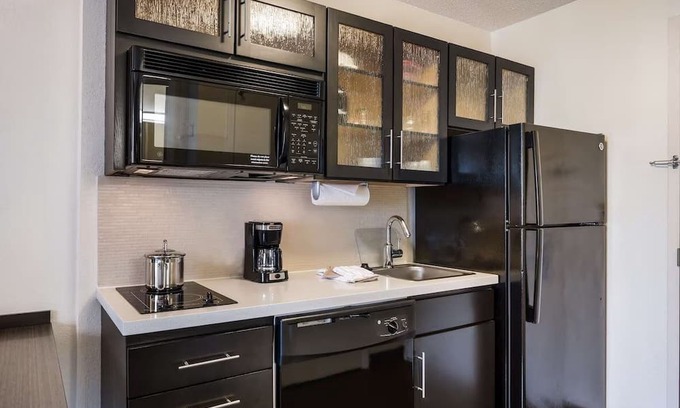 Braintree Hotel | 4 Units | Extended Boston Stay | Kitchen & Laundry | Near Aquarium & Fenway