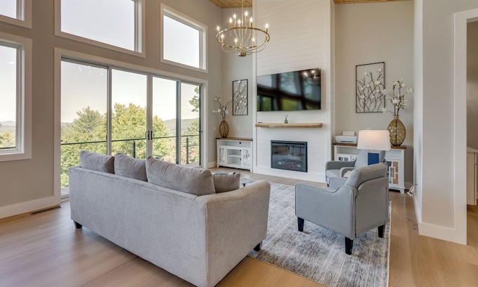 Brasstown House | Mtn-View Decks & Fire Pit: Quiet Brasstown Escape