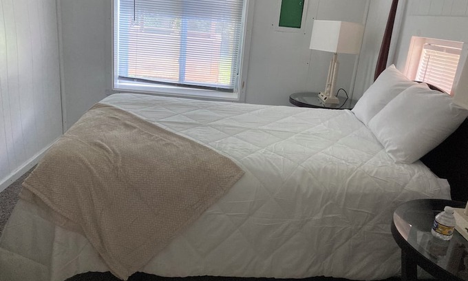 Glen Carbon House | Historic 4-bedroom house in Glen Carbon with AC