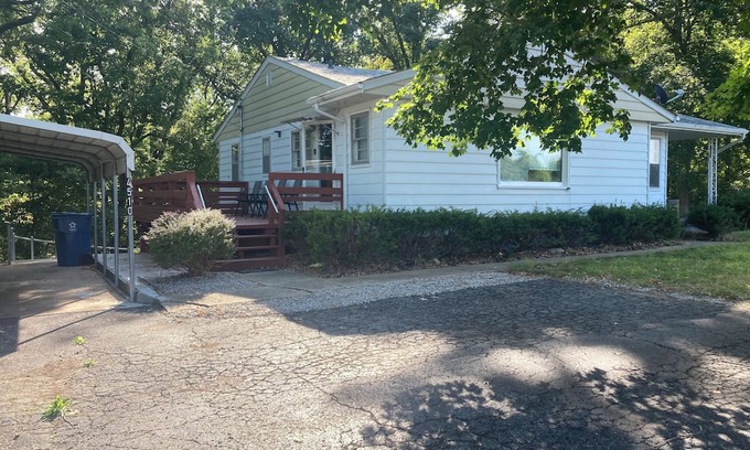 Glen Carbon House | Spacious 5-bedroom house in gorgeous Glen Carbon with AC
