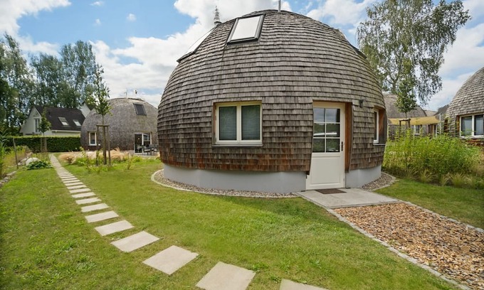 Muritz House | Kugelhaus Südkugel on Lake Tollensesee - Exclusive vacation home for 2-4 guests