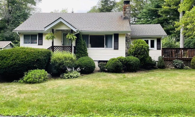 Highland Lakes Cottage | Lake Cottage for 3-4 month winter rental. 10 mins to skiing. 90 mins to NYC.