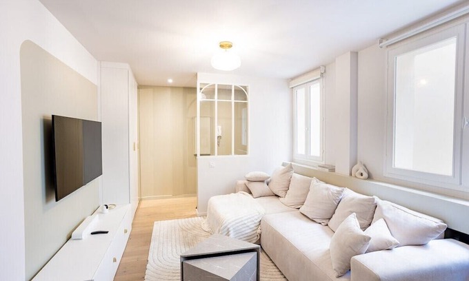 Paris City Center Apartment | Apartment-Private Bathroom-Apartment