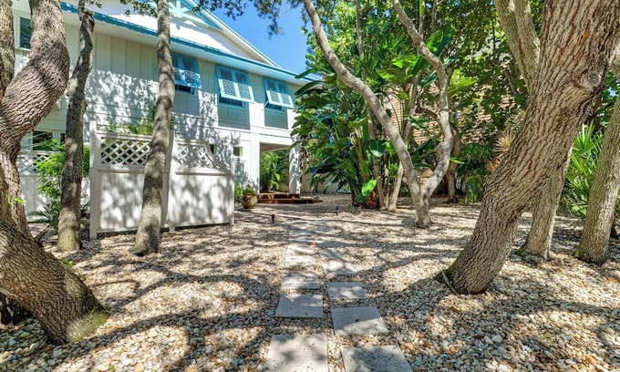 Summerplace House | Walk to Wabasso Beach: Home w/Hot Tub & Bikes