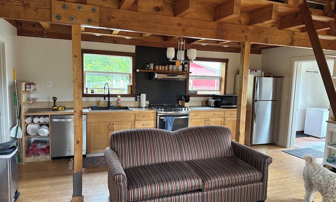 Womens Bay Cottage | Fabulous 1-bedroom w/Loft cottage in Kodiak