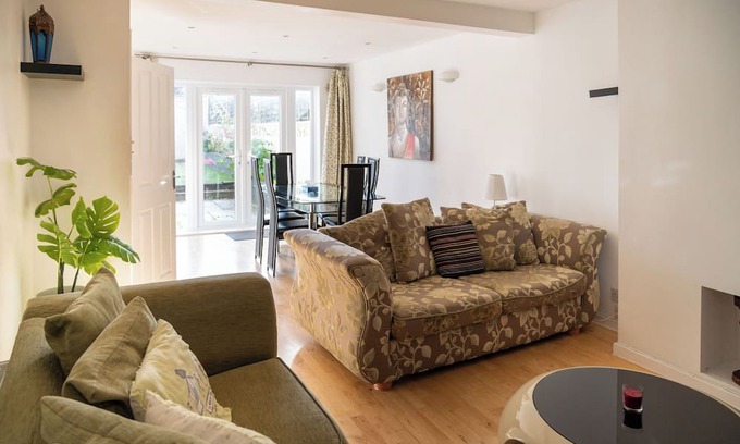 Bristol House | Cosy 3BDR Home with Workspace and Private Garden