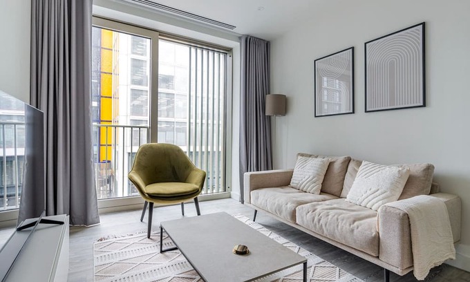 Stratford and New Town Apartment | Blueground | Stratford, rooftop, nr Olympic Park