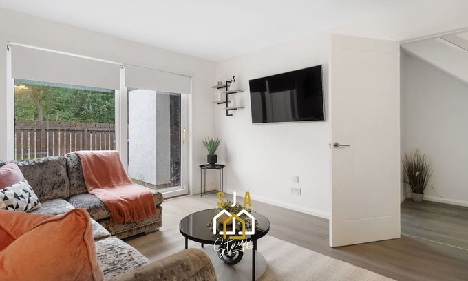 Peterhead House | Aalesund Residence - SJA Stays - 2 Bed House