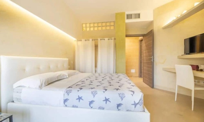 Otranto Apartment | Apartment 'Biancomare Otranto - 5' with Sea View, Wi-Fi and Air Conditioning