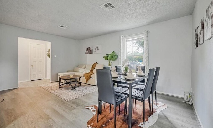 Uptown House | 10 guests cozy 311 Alamo home near downtown san antonio