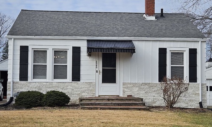 Warren House | Cozy home away from home,great for traveling professionals and short term guests