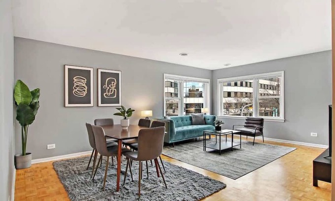 Evanston Apartment | 3BR/2BA Tranquil Apt in Prime Location