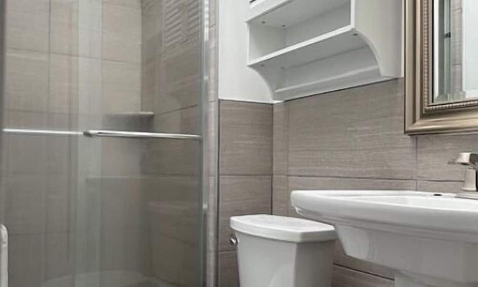 Brightwood Park House | SPACIOUS Rowhome conveniently located on main thoroughfare