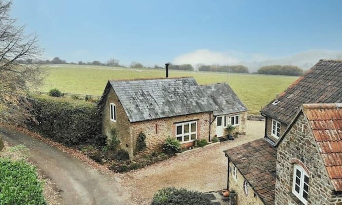 Bremhill Cottage | The Stone Barn - Luxury Barn in Rural Wiltshire