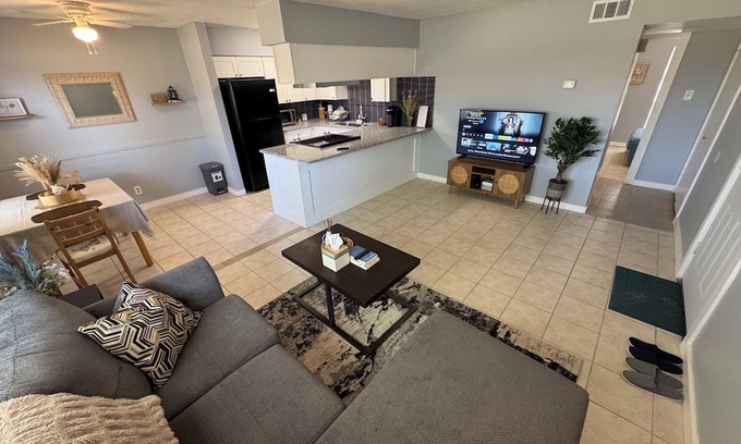 Smithville Apartment | Charming 2-bedroom apartment with AC, WiFi in wonderful Smithville