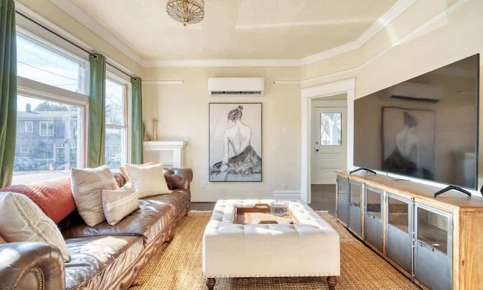 Kerns House | Dream Two-Bedroom in Laurelhurst ~ 97 WalkScore