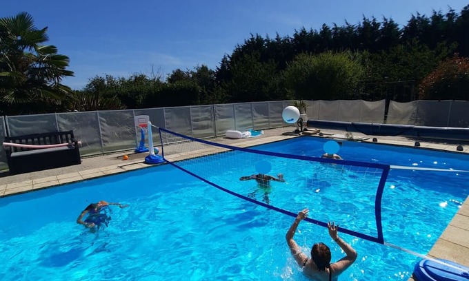 Crouay House | Family home with heated pool, near the D-Day landing beaches