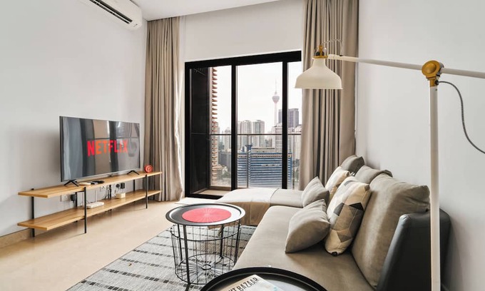 Pudu Apartment | 2-bedroom Suite with Twin Tower view at the living room
