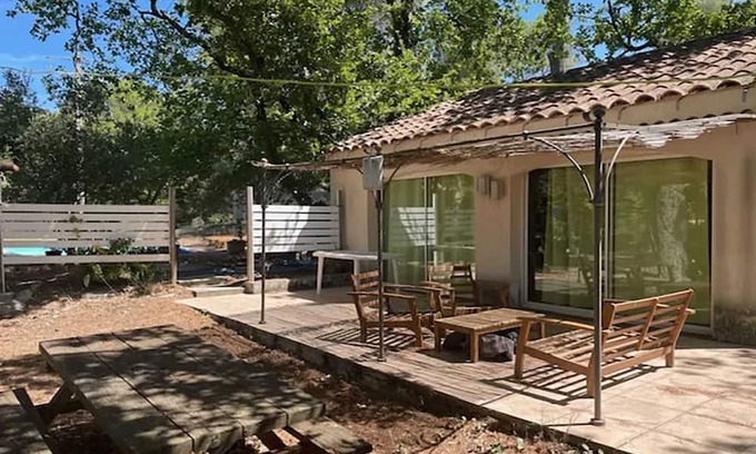 Velleron House | Homerez - House in Velleron with garden and pool