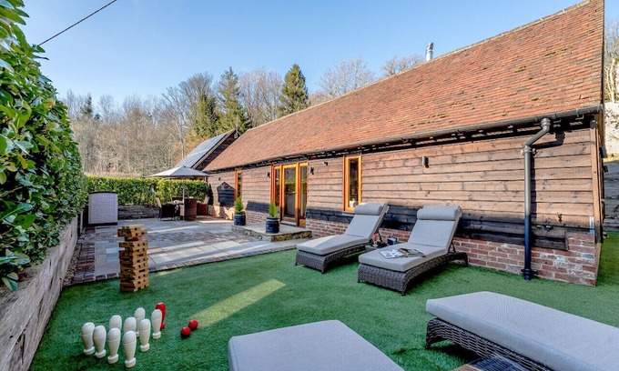 Stonegate House | Little Bewl Bridge Stable