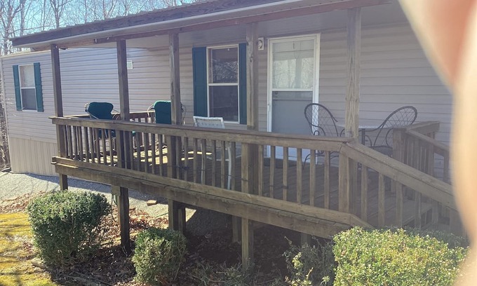 Eddyville House | Charming 2-bedroom mobile home with WiFi, AC in peaceful Eddyville KY.