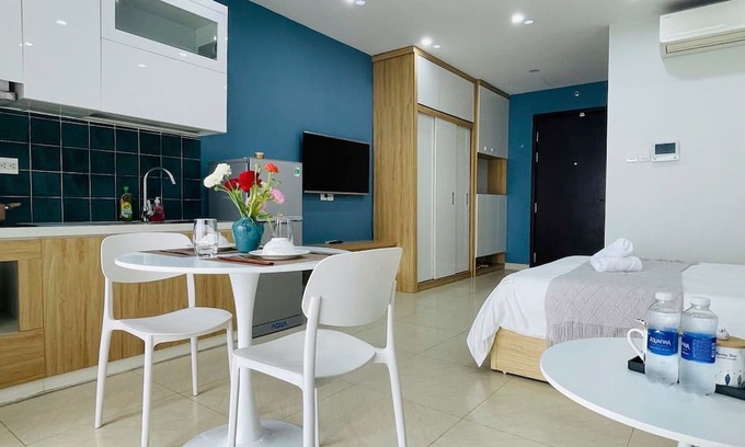 Trung Hoa Nhan Chinh Apartment | Căn hộ studio sang trọng với ban công có tầm nhìn rộng - Vinhomes D'Capitale