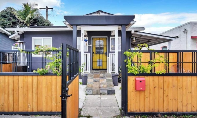 Normal Heights House | Updated | Central San Diego | Gourmet Kitchen