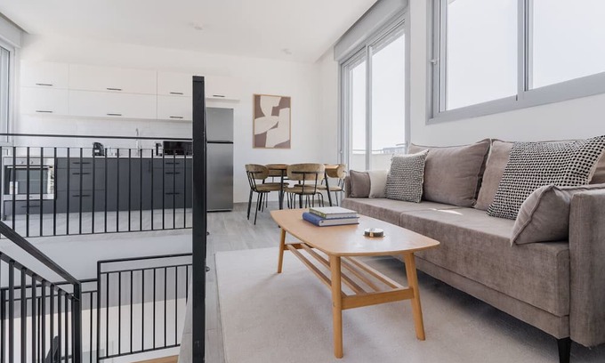Florentin Apartment | Blueground | Florentine, Penthouse, 3 Balconies (TLV-21)