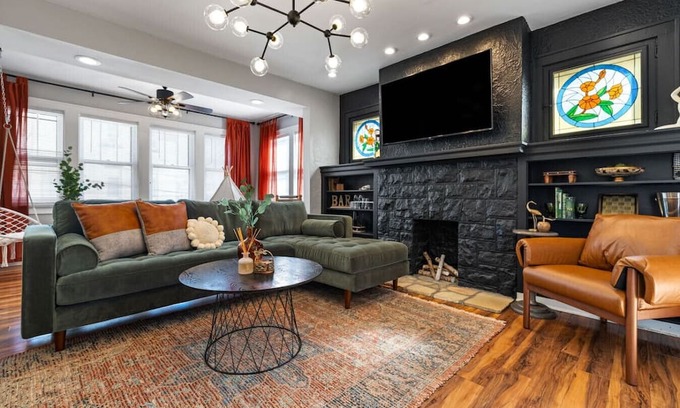 Mount Washington House | ★HostWise Stays★ Private Hot Tub | Family Friendly | Private Parking | Steps to Shiloh St