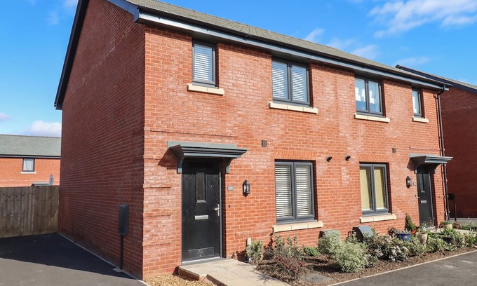 Topsham House | 20 MARINE DRIVE, pet friendly, character holiday cottage in Topsham