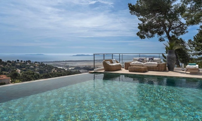Hyeres Villa | Exceptional villa - panoramic view - sleeps 10 - pool - near beach