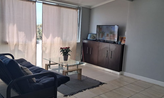 Mountainside Apartment | 1-bedroom apartment in picturesque Gordon's bay - Cape town with ocean view