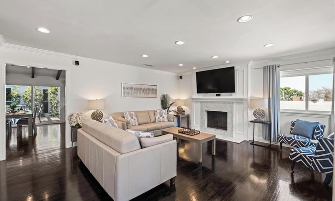 Rancho Palos Verdes House | Luxurious 6BR Retreat in Palos Verdes - Main House and a Premier Back House