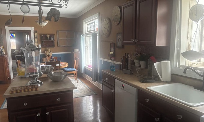 Algonac House | Lovely 2-bedroom Victorian home with AC in Algonac. Near shopping and the river