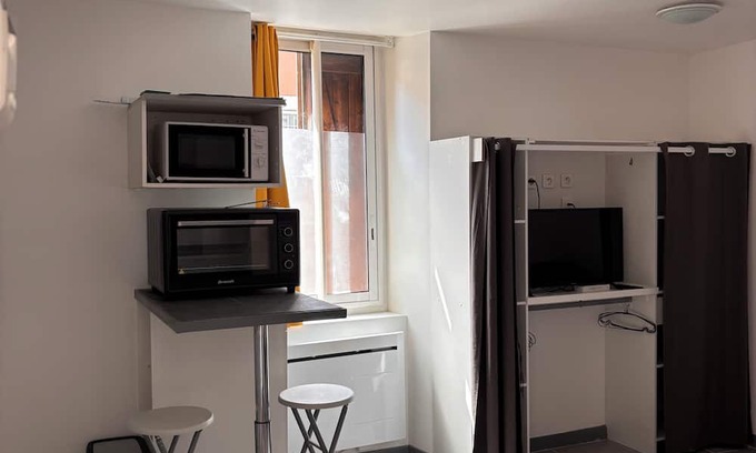 Tarbes Apartment | Near Jardin Massey and Mairie studio apartment for rent close to all amenities