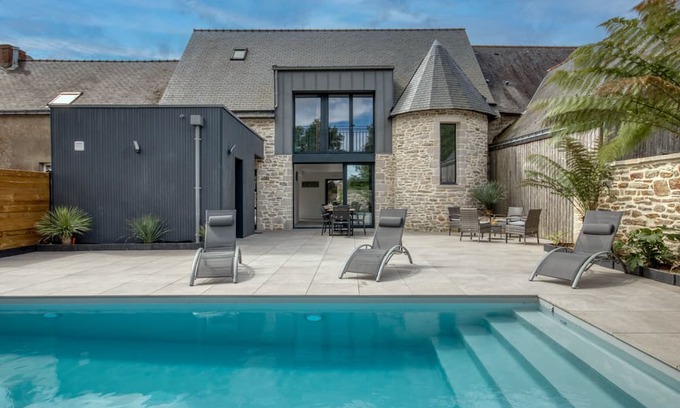 Ferel House | Le Logis de la Pierre Bleue - Maison climatisée avec piscine