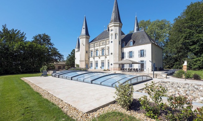 Cuisery House | Chateau rental in Burgundy with 10 bedrooms in France