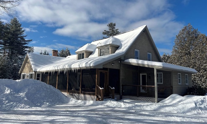 Center Conway House | 3-bedroom house on 40 acres in peaceful Conway with WiFi, AC