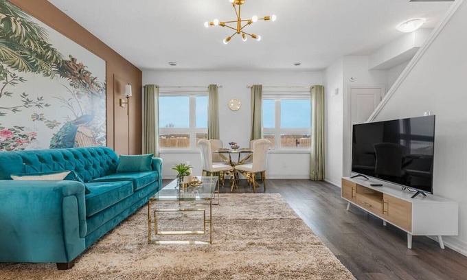 Niagara Falls Apartment | LUX - Designer Penthouse Apt with Rooftop And Parking