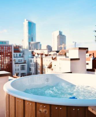 Upper Town Apartment | Luxury 200sqm appartment / hot tub / sauna